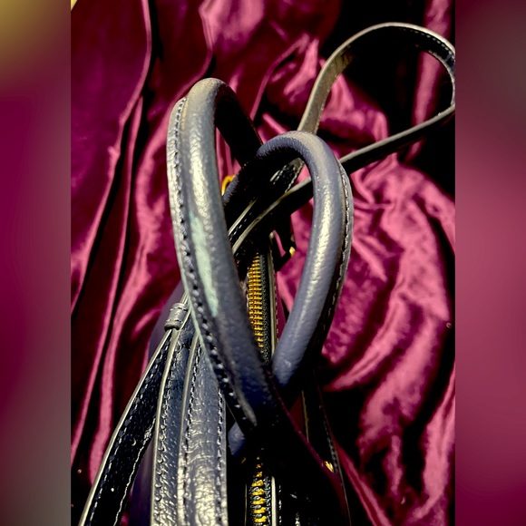 Kate Spade New York cross body bag in navy - Picture 2 of 3